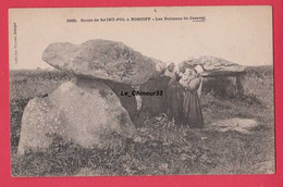 29 - CARAVEL--Les Dolmens---Route De Saint Pol A Roscoff----animé - Dolmen & Menhirs