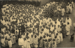 MADAGASCAR , T.P. NO CIRCULADA , DEVANT L' EGLISE UN DIMANCHE - Madagaskar