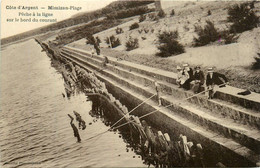 Mimizan Plage * La Pêche à La Ligne Sur Le Bord Du Courant * Pêcheurs - Mimizan Plage