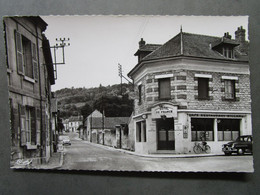 CP 02 VAILLY Sur AISNE  Route De Laon Et Café Restaurant "Hôtel De France"  Voitures Simca Aronde Renault 1950 - Craonne