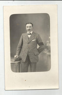 38 Isère Bourgoin Homme Avec Brassard Noir Carte Photo De Jourdan - Bourgoin