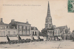 MIREBEAU-en-POITOU. - Place De La République - Mirebeau