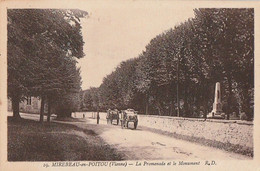 MIREBEAU-en-POITOU. -  La Promenade Et Le Monument - Mirebeau