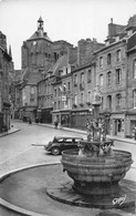 ¤¤  -   GUINGAMP    -  La Fontaine De La Pompe Et La Place Du Centre  -  Maison " T. MARTIN "     -   ¤¤ - Guingamp