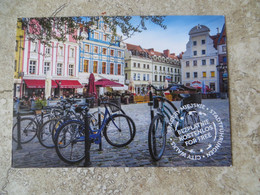 CPM Publicitaire Voyagiste Organisation De Promenades En Centre Ville  Vélo - Lieu à Identifier Pologne ? - Advertising