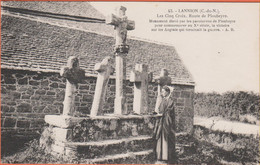 D22 - LANNION - LES CINQ CROIX - ROUTE DE PLOUBEYRE-MONUMENT ÉLEVÉ PAR LES PAROISSIENS DE PLOUBEYRE-Femme - Lannion