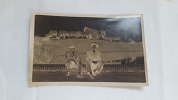 Delcampe - ANTIQUE PRIVATE PHOTO  POSTCARD URUGUAY MONTEVIDEO - 2 PERSON NEAR LA CARRETA MONUMENTO UNCIRCULATED - Uruguay