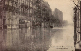 PARIS    ( 75 )     LES INONDATIONS DE PARIS .  JANVIER 1910 . AVENUE LEDRU-ROLLIN - Inondations