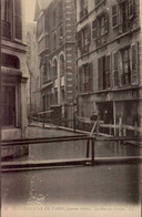 PARIS    ( 75 )      INONDATIONS DE PARIS .  ( JANVIER 1910 )  . LA RUE DES URSINS - Inondations