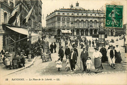 Bayonne * La Place De La Liberté * Restaurant Bar - Bayonne