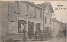 MAINBOTTEL  54 MEURTHE ET MOSELLE  CPA   POMPE A ESSENCE - CAFE DE LA GARE - VOITURE - Sonstige & Ohne Zuordnung