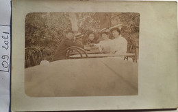 Cpa Photo,amis Femmes Et Hommes (chapeaux, Canotier,casquette) En Train De Trinquer, Scène En Terrasse - Ohne Zuordnung