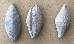 3 BALLES DE FRONDE EN PLOMB EPOQUE ROMAINE - Arqueología