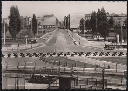 D-10117 Berlin - Potsdamer Platz - Berliner Mauer - Straßenansicht - Panzersperren - Mur De Berlin