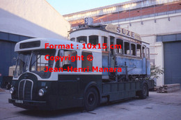 Reproduction Photographie Ancienne D'une Vue D'un Bus AMTUIR Transportant Un Tramway Avec Pub "Suze" Saint-Mandé 1977 - Reproductions