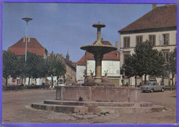 Carte Postale 67. Sarre-Union La Fontaine Très Beau Plan - Sarre-Union