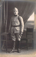 CPA Carte Photo D'un Militaire En Uniforme - Soldat Moustachu N'oubliez Pas Le Pauvre Poilu Jean 1919 - Portrait - Characters