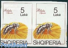 Albania 1995 Bee 2x5L [:], Imperforated Pair, Border Moved, Mint NH, Nature - Various - Bees - Insects - Errors, Mispr.. - Erreurs Sur Timbres