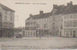 (77) REBAIS Coin De Place (Gds Economats Français Succ. N° 146 / Café Français / Mairie / Auto 1900 ) Photo G. Brindelet - Rebais