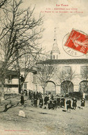 Cahuzac Sur Vère * La Place Du Village Et Le Clocher De L'église * Enfants Villageois - Andere & Zonder Classificatie