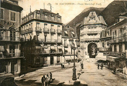 Cauterets * La Place Du Maréchal Foch * Commerces Magasins - Cauterets