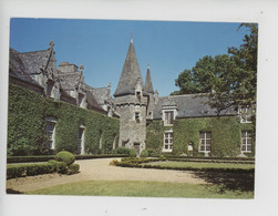 Rochefort En Terre : Le Château - La Cour D'Honneur (cp Vierge N°56220 Artaud) - Rochefort En Terre