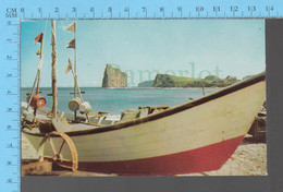 Perce P. Quebec - Barque De Pêcheur Devant Le Rocher Percé -  Carte Postale PostCard - Percé