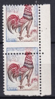 1962 - COQ DECARIS - VARIETE "PIQUAGE à CHEVAL" PAIRE VERTICALE - YVERT N°1331 ** MNH - COTE = 100 EUR. - Ongebruikt