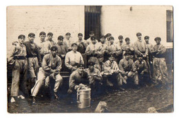 CPA 3260 - MILITARIA - Carte Photo Militaire - Un Groupe De Tankistes - RCC - Characters