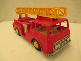 Camion De Pompier Miniature - JOUSTRA -  Dessous Tole Moteur A Friction Fonctionne - 24 Cm Sur 8 Cm - Altri & Non Classificati