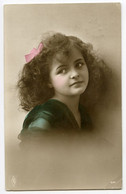 PRETTY GIRL WITH BOW IN HER HAIR (HAND COLOURED) / ADDRESS - BRAY, BRABAZON COTTAGES (EVANS) - Retratos