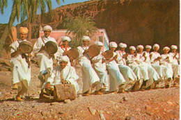 Marrakech Très Animée Folklore Musiciens Danseurs - Marrakech