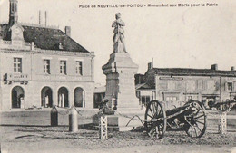 Place De NEUVILLE-de-POITOU. - Monument Aux Morts Pour La Patrie - Neuville En Poitou