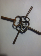 Lot 4 Clefs De Pendulette - Style Trousseau D'horloger (vient De Chez Un Horloger Du Gers) - Materiales