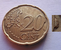 N. 67 ERRORE EURO !!! 20 CT. 2002 ITALIA ESUBERO DI METALLO VICINO LO “0” !!! - Abarten Und Kuriositäten