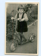 Y7774/ Mädchen Mit Roller Foto AK Ca.1955-60 - Juegos Y Juguetes