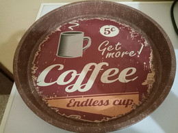 PLATEAU PUBLICITAIRE EN TOLE " COFFEE "-5 C GET MORE- ENDLESS CUP. - Placas En Aluminio (desde 1961)
