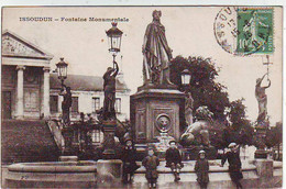 Delcampe - 36. ISSOUDUN . FONTAINE MONUMENTALE . ANIMEE . ENFANTS - Issoudun