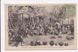 CP ARCHIPEL FIDJI Femmes Indigenes Fabricant Des Marmites Et Des Gargoulettes - Fidji