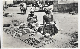 AFRIQUE.  GUINEE.CONAKRY.  MARCHANDS DE DALABA - Guinée