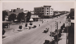 CPA- D2- MAROC-MARRAKECH --GUELIZ Avenue Mangin-voitures-calèche-commerces- - Marrakech