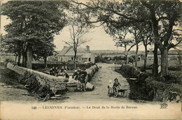 Lesneven * Le Doué De La Route De Berven * Lavoir Laveuses Lavandières - Lesneven