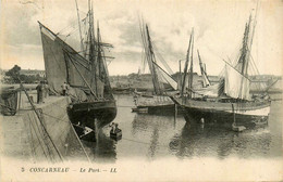 Concarneau * Vue Sur Le Port * Bateaux Navires Voiliers - Concarneau