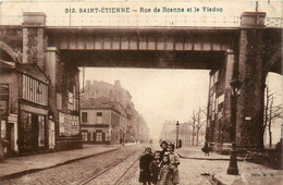 St étienne * La Rue De Roanne Et Le Viaduc * Ligne Chemin Fer Tram Tramway - Saint Etienne