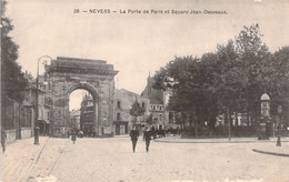 CPA Nevers - La Porte De Paris Et Square Jean Desveaux - Animé - Nevers