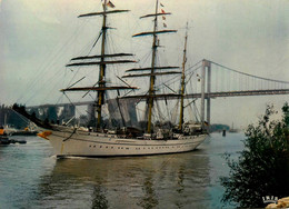 Bordeaux * Le Passage Du Bateau Voilier GORCH FOCK Au Pont D'aquitaine * Goelette 3 Mâts - Bordeaux