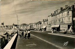 Les Sables D'olonne * Le Remblai , Quai Clémenceau * Hôtel De La Comète Et Beau Rivage - Sables D'Olonne