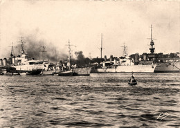 Lorient * Entrée Du Port De Guerre * Navire Bateaux Marine Française - Lorient