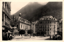 Cauterets * La Place Georges Clémenceau * Hôtel De La Paix * Pharmacie - Cauterets