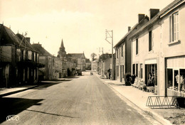 Lathus * La Rue Principale Du Village * Commerce Magasin - Sonstige & Ohne Zuordnung